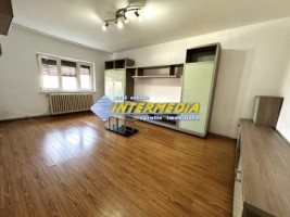 apartament-3-camere-68-mp-decomandat-etaj-1-de-vanzare-in-cetate-zona-mercur