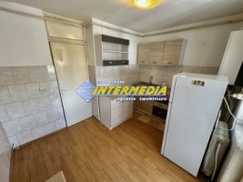 apartament-3-camere-68-mp-decomandat-etaj-1-de-vanzare-in-cetate-zona-mercur-2