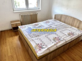 apartament-3-camere-68-mp-decomandat-etaj-1-de-vanzare-in-cetate-zona-mercur-18