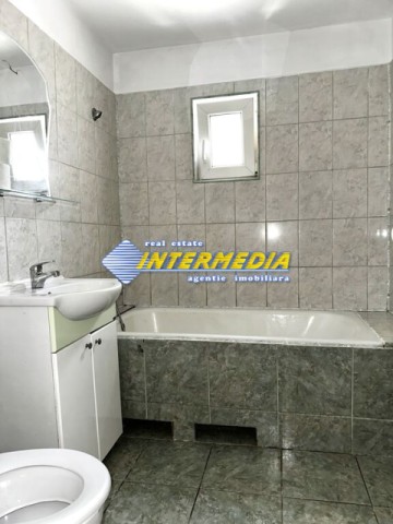 apartament-3-camere-68-mp-decomandat-etaj-1-de-vanzare-in-cetate-zona-mercur-23