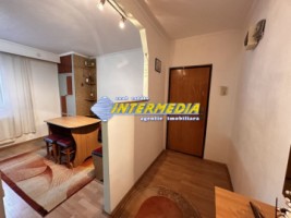 inchiriere-apartament-2-camere-cetate-piata-cu-bucatarie-mare-si-balcon-finisat-mobilat-complet-alba-1