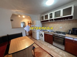 inchiriere-apartament-2-camere-cetate-piata-cu-bucatarie-mare-si-balcon-finisat-mobilat-complet-alba