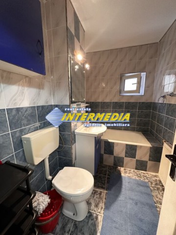 inchiriere-apartament-2-camere-cetate-piata-cu-bucatarie-mare-si-balcon-finisat-mobilat-complet-alba-19