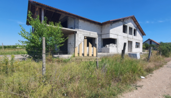 casa-individuala-de-vanzare-in-oarda-1