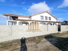 casa-individuala-de-vanzare-in-oarda