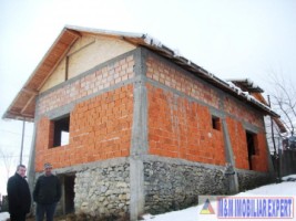 casa-cu-3-camere-si-teren-de-1790-mp-de-vanzare-in-albestii-de-muscel-arges-3