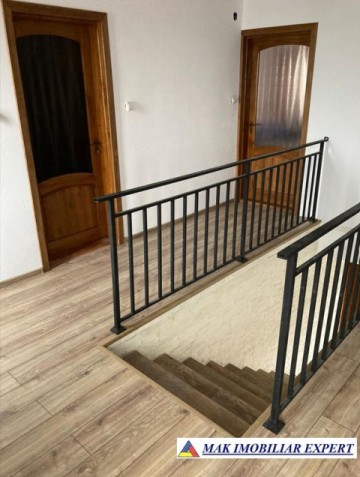 vila-6-camere-cu-teren-1500-mp-de-vanzare-in-valea-mare-pravat-arges-6