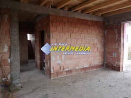 casa-pe-un-nivel-finisata-cu-4-camere-terasa-20-mp-teren-500-mp-si-toate-utilitatiile-la-cheie-5