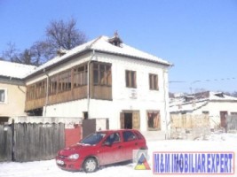 casa-spatioasa-cu-4-camere-pe-teren-de-200-mp-in-apa-sarata-campulung-muscel-arges