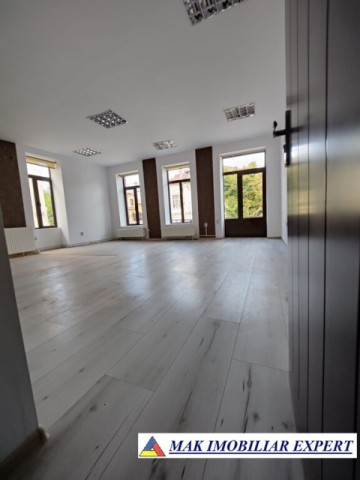 mai-2026-spatiu-comercial-126-mp-ultracentral-campulung-1