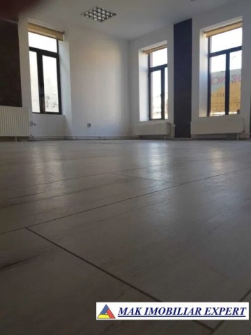 mai-2026-spatiu-comercial-126-mp-ultracentral-campulung-8