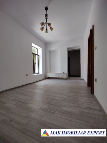mai-2026-spatiu-comercial-126-mp-ultracentral-campulung-6