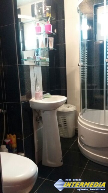 apartament-cu-2-camere-de-inchiriat-cetate-etaj-intermediar-4