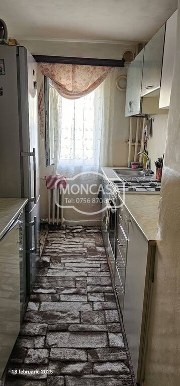apartament-3-camere-etaj-3-zona-elie-radu-primaverii-6