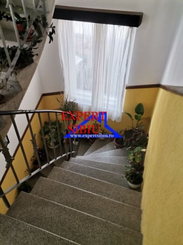 inchiriez-ap3-camere-decomandate-la-casarenovatzona-semicentrala-10