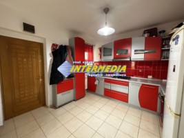 apartament-4-camere-de-vanzare-centru-bloc-nou-balcon-mare-boxa-loc-parcare-garaj-optional-11