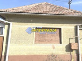 casa-de-vanzare-in-sard-cu-1890-mp-teren-imprejmuita-si-toate-utilitatiile-1