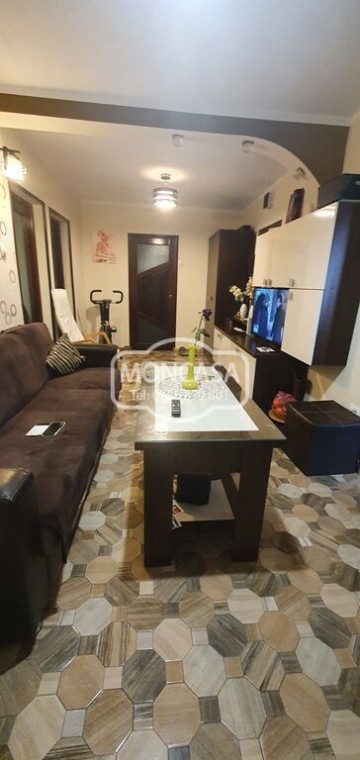 spatiu-comercial-cu-afacere-la-cheie-si-spatiu-de-locuit-in-catamarasti-deal-16