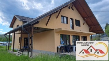vila-spe-compusa-din-7-camere2-bailiving-bucatarie-6-dormitoarein-comuna-schitu-golesti-pret250000-euro-negociabil-3