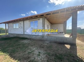 casa-in-rosu-cu-terasa-mare-cu-570-mp-sau-1134-mp-teren-imprejmuit-barabant-alba-iulia-2
