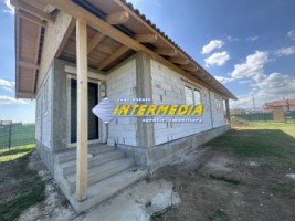 casa-in-rosu-cu-terasa-mare-cu-570-mp-sau-1134-mp-teren-imprejmuit-barabant-alba-iulia