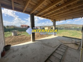 casa-in-rosu-cu-terasa-mare-cu-570-mp-sau-1134-mp-teren-imprejmuit-barabant-alba-iulia-7