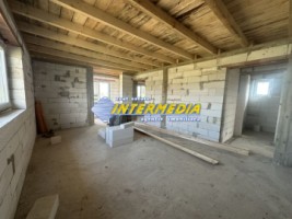casa-in-rosu-cu-terasa-mare-cu-570-mp-sau-1134-mp-teren-imprejmuit-barabant-alba-iulia-5