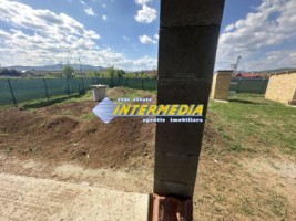 casa-in-rosu-cu-terasa-mare-cu-570-mp-sau-1134-mp-teren-imprejmuit-barabant-alba-iulia-4