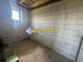 casa-in-rosu-cu-terasa-mare-cu-570-mp-sau-1134-mp-teren-imprejmuit-barabant-alba-iulia-15