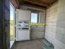 casa-in-rosu-cu-terasa-mare-cu-570-mp-sau-1134-mp-teren-imprejmuit-barabant-alba-iulia-14