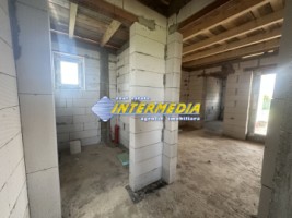casa-in-rosu-cu-terasa-mare-cu-570-mp-sau-1134-mp-teren-imprejmuit-barabant-alba-iulia-12