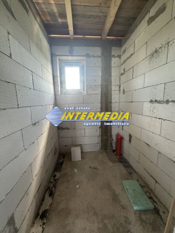 casa-in-rosu-cu-terasa-mare-cu-570-mp-sau-1134-mp-teren-imprejmuit-barabant-alba-iulia-11