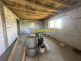 casa-in-rosu-cu-terasa-mare-cu-570-mp-sau-1134-mp-teren-imprejmuit-barabant-alba-iulia-17