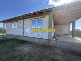 casa-in-rosu-cu-terasa-mare-cu-570-mp-sau-1134-mp-teren-imprejmuit-barabant-alba-iulia-21