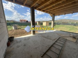 casa-in-rosu-cu-terasa-mare-cu-570-mp-sau-1134-mp-teren-imprejmuit-barabant-alba-iulia-23