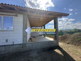 casa-in-rosu-cu-terasa-mare-cu-570-mp-sau-1134-mp-teren-imprejmuit-barabant-alba-iulia-22