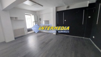 spatiu-comercial-de-vanzare-51-mp-utili-in-alba-iulia-zona-cetate-bulevard-cu-vad-comercial-foarte-bun-2