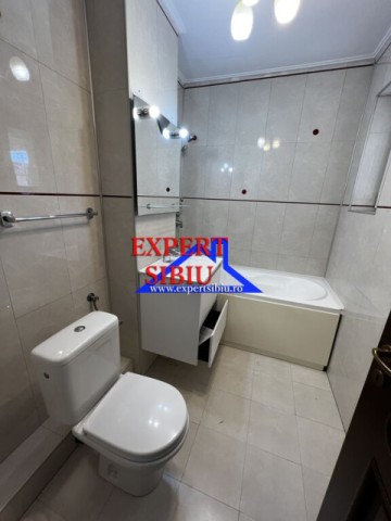 inchiriez-apartament-4-camere-constructie-noua-zona-strand-11