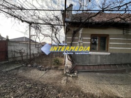 1242-mp-teren-intravilan-imprejmuit-la-asfalt-cu-toate-utilitatile-si-bransamente-si-constructie-cu-anexa-veche-9