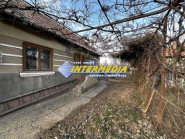 1242-mp-teren-intravilan-imprejmuit-la-asfalt-cu-toate-utilitatile-si-bransamente-si-constructie-cu-anexa-veche-7