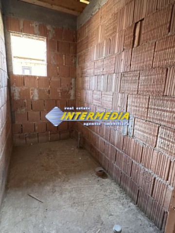 casa-noua-4-camere-105-mp-la-rosu-in-sard-3