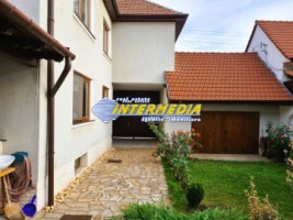 inchiriere-casa-individuala-5-camere-renovata-izolata-finisata-mobilata-complet-sebes-central