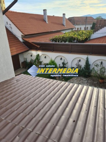 inchiriere-casa-individuala-5-camere-renovata-izolata-finisata-mobilata-complet-sebes-central-5