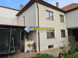 inchiriere-casa-individuala-5-camere-renovata-izolata-finisata-mobilata-complet-sebes-central-23