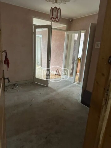 apartament-3-camere-bloc-caramida-bulevard-etaj-4-cu-sarpanta-1