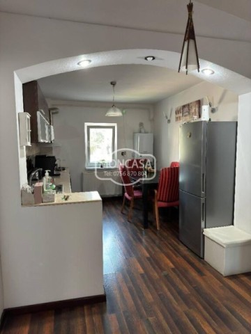 apartament-3-camere-zona-mall-etaj-1-decomandat
