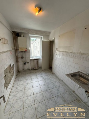 de-vanzare-apartament-3-camere-decomandat-calea-nationala-scoala-nr-11-3