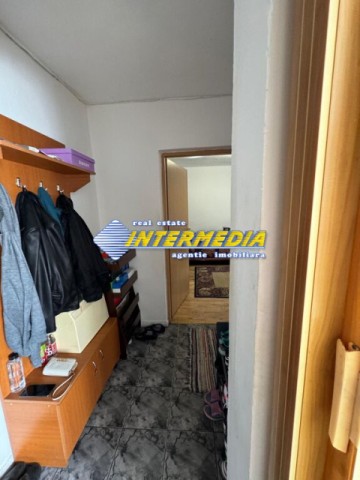 vanzare-apartament-3-camere-cu-balcon-centrala-si-termopane-cetate-zona-bulevard-1