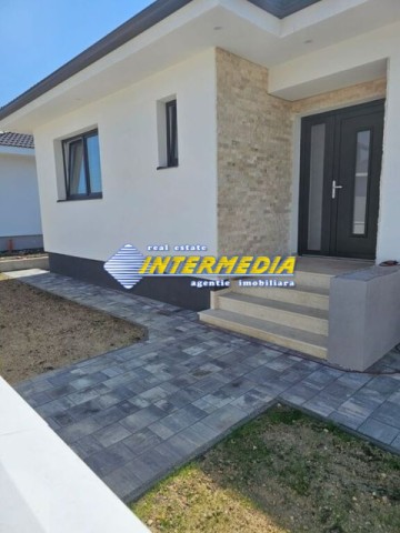casa-noua-de-vanzare-finisata-la-cheie-pe-un-nivel-cu-4-camere-in-alba-iulia