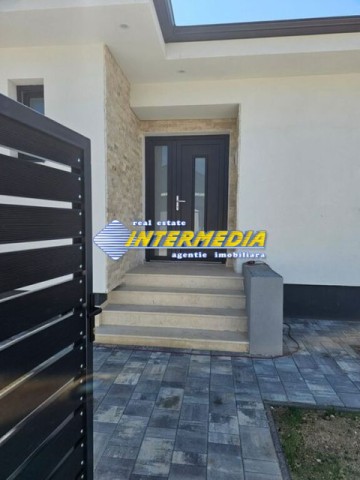 casa-noua-de-vanzare-finisata-la-cheie-pe-un-nivel-cu-4-camere-in-alba-iulia-3